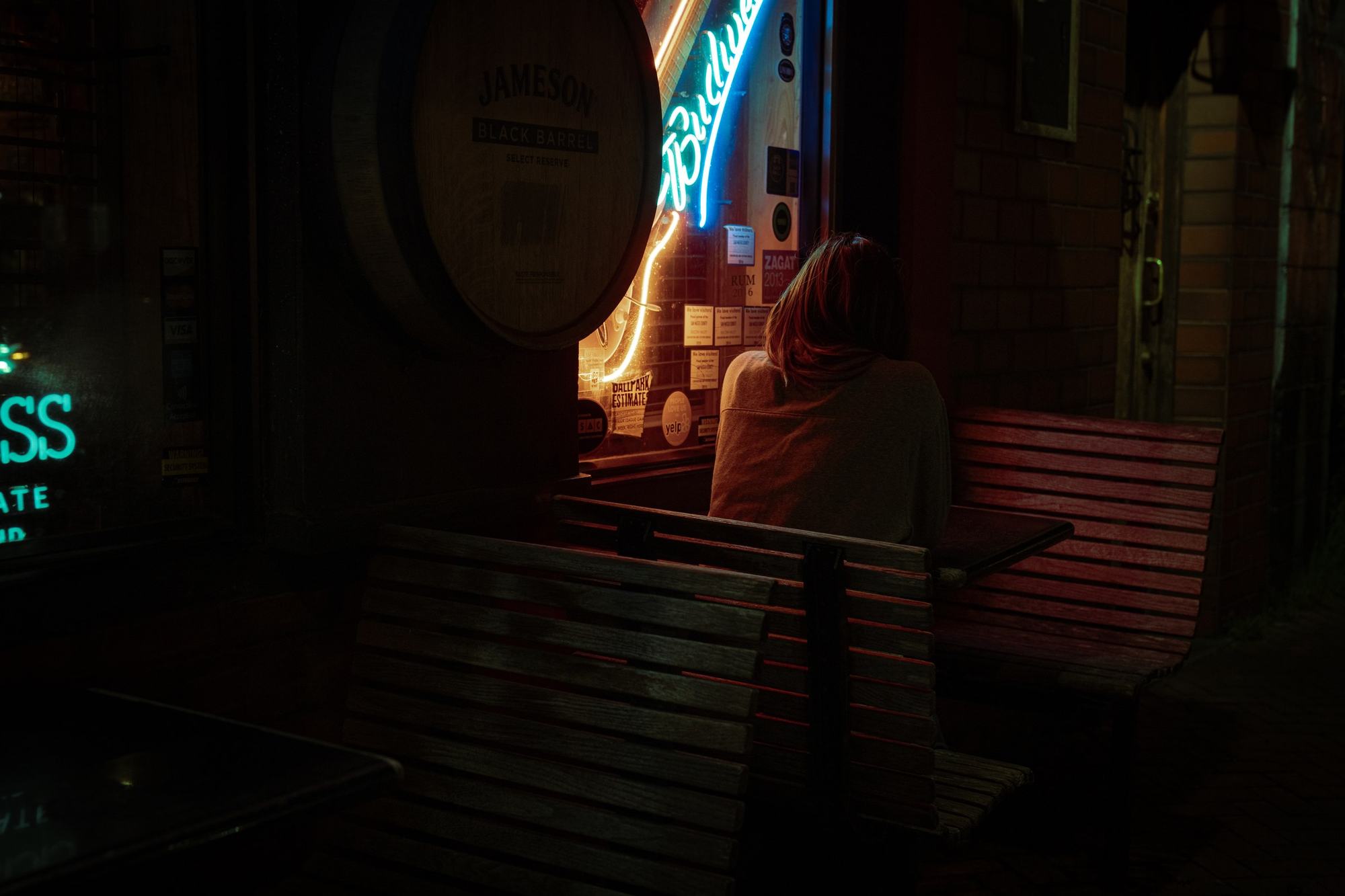 Bar neon guitar